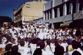 Outside crowded Capoeiristas